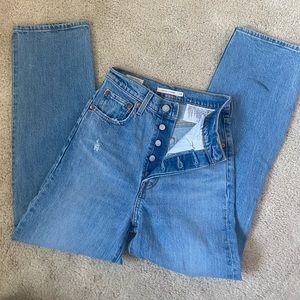 Levi’s ribcage straight legs 24